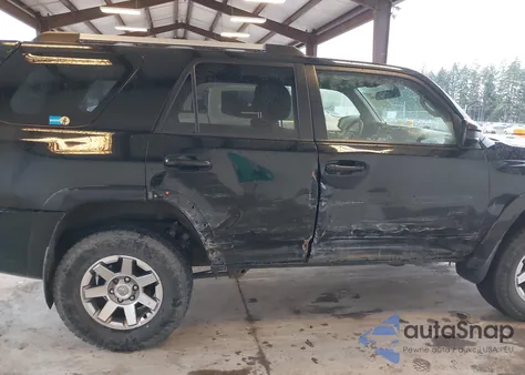 2015 Toyota 4Runner Trail z USA, uszkodzony, nr VIN JTEBU5JR1F5255061